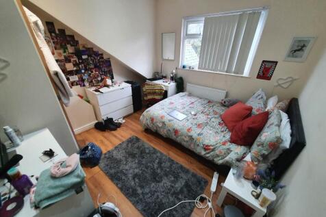 Top floor rear bedro