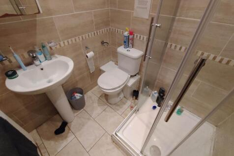 Ground floor bathroo