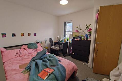 First floor rear bed