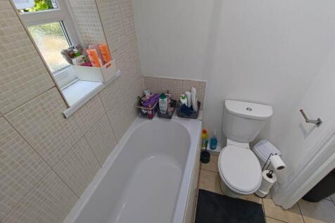 Ground floor bathroo