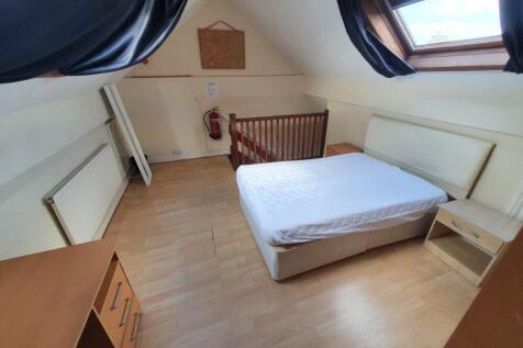 Attic Bedroom (3)