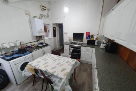 Kitchen Reverse Angl