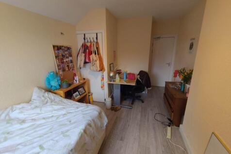 First floor rear bed