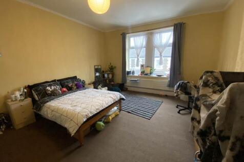 Bedroom 5 - Angle 2