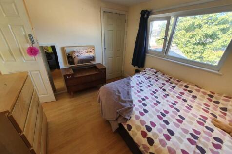 Top floor rear bedro