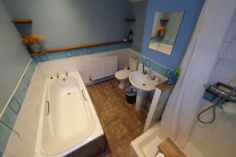 Ground floor bathroo