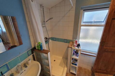 Ground floor bathroo