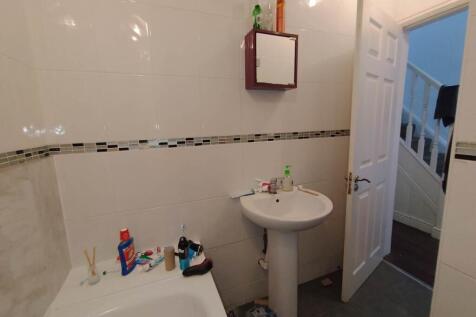 Ground floor bathroo