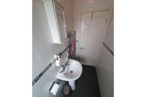 Second Floor Bathroo