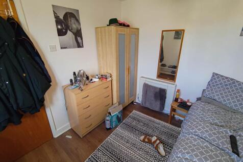 Attic rear bedroom (