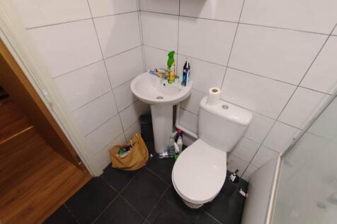 Ground floor bathroo