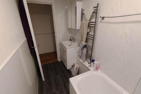 Ground floor bathroo
