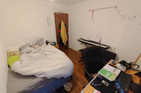 Bedroom 1 (2)
