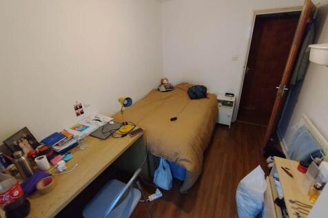 Bedroom 2 (2)