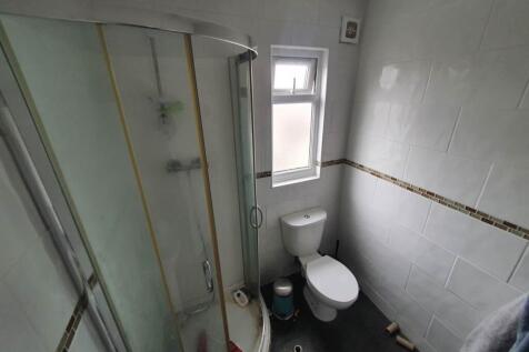 Second Floor Bathroo