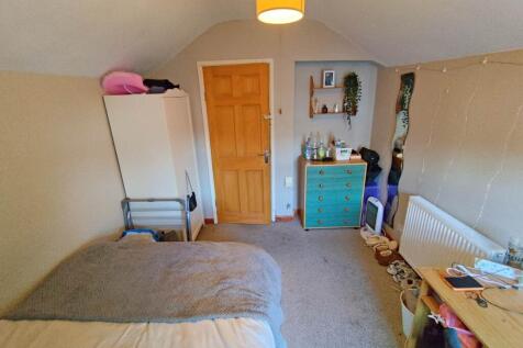 First floor rear bed