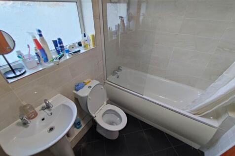 Ground floor bathroo