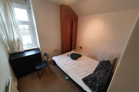 Spare bedroom (1)