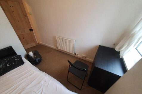 Spare bedroom (3)