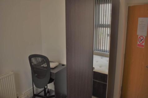 First Floor Rear Bed