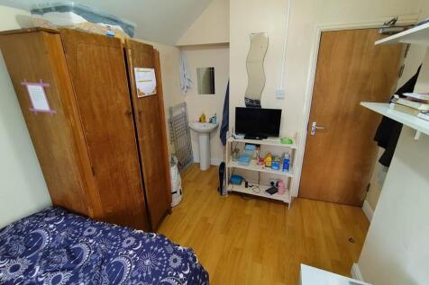 First floor rear bed