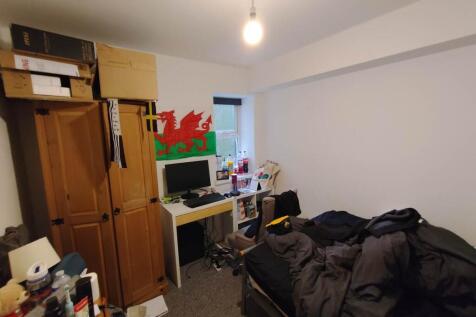 Ground floor middle