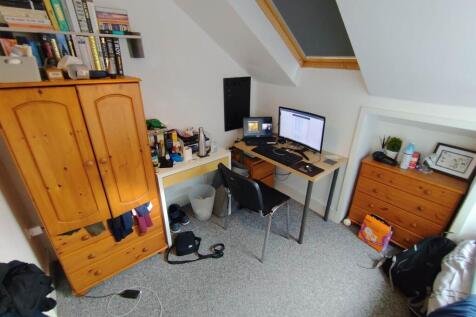 Top floor front bedr