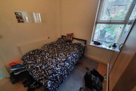 Ground floor middle