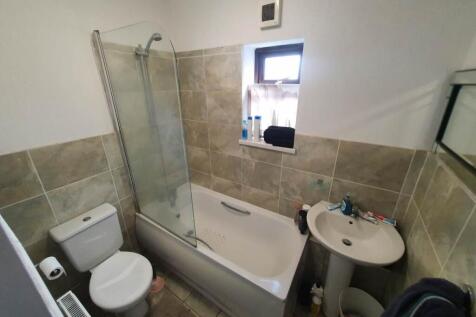 Ground floor bathroo