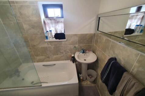Ground floor bathroo