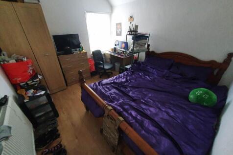 First floor rear bed