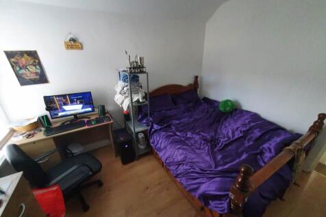 First floor rear bed