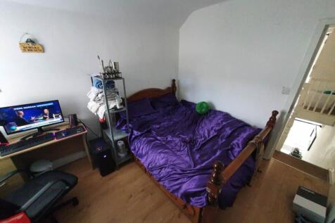 First floor rear bed