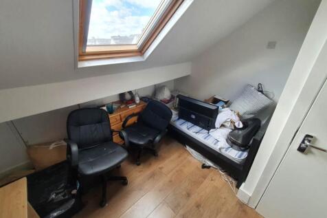 Top floor front bedr
