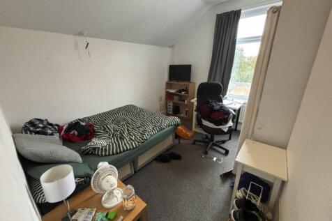 First Floor Rear Bed