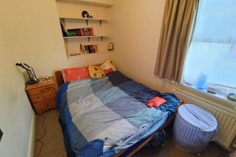 First floor rear bed