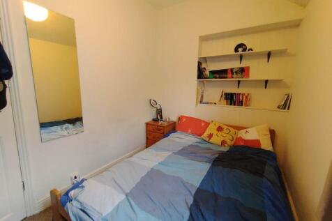 First floor rear bed