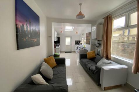 Kitchen and Lounge