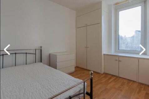 First floor rear bed