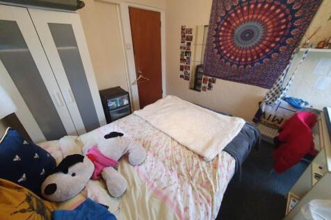 First Floor Rear Bed