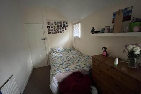 First Floor Rear Bed