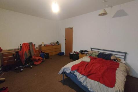 First Floor Front Be