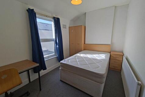 First floor rear bed