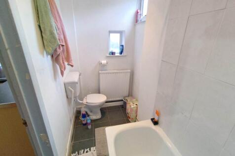 Ground floor bathroo