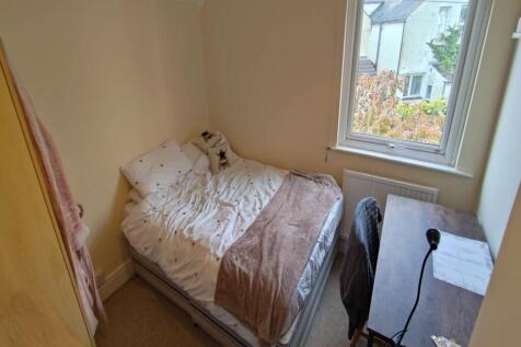 First floor rear bed