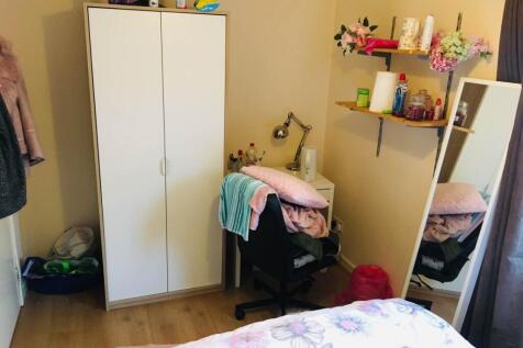 First Floor Rear Bed