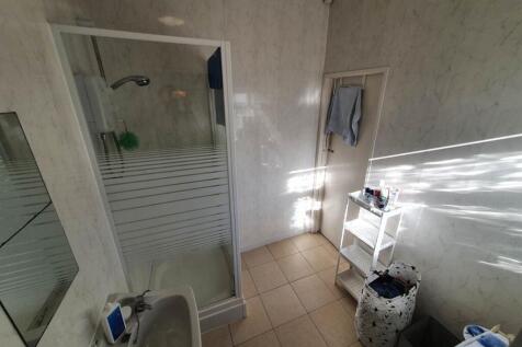 Ground floor bathroo