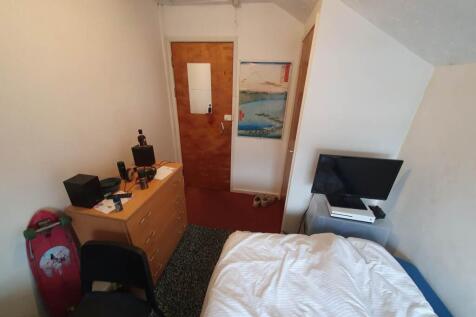 First floor rear bed