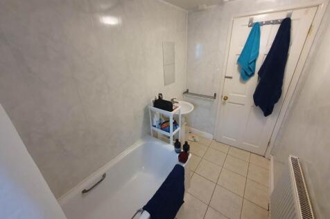 Ground floor bathroo