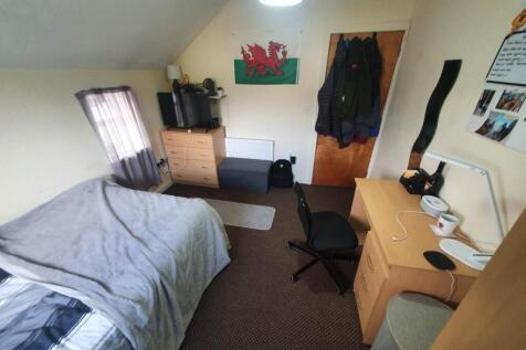 First Floor Rear Bed